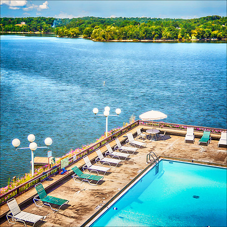 Pool at the Lodge_120906_12_003-HXSYQ