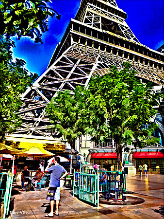 Eiffel Tower_110908_166__3-HXSYV