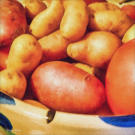 Spuds and Tomato in a Bowl_141215_1213_38139-HXSYQ