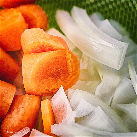Sliced Carrots and Onion_14022517_095-HXSYQ